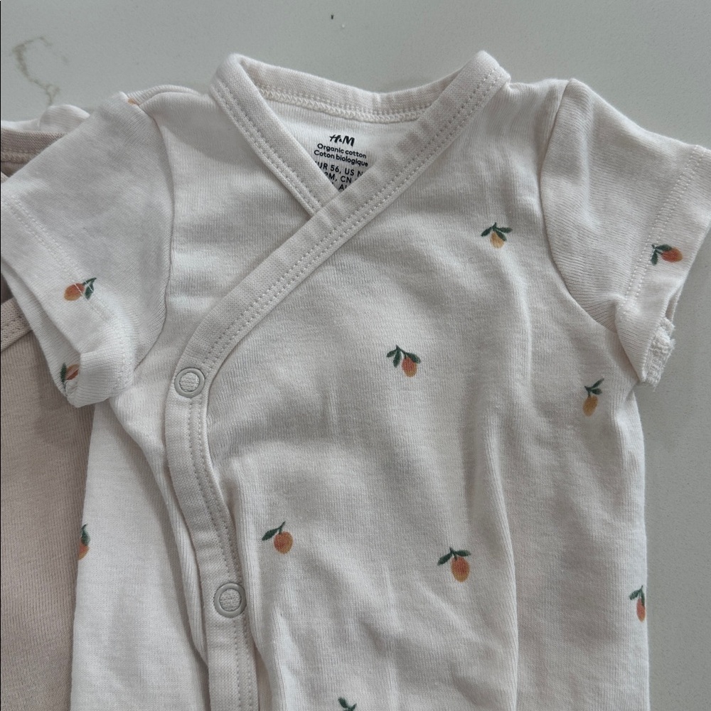 H&M Baby Kinomo Bodysuits in Soft Pastels - Picture 2 of 4
